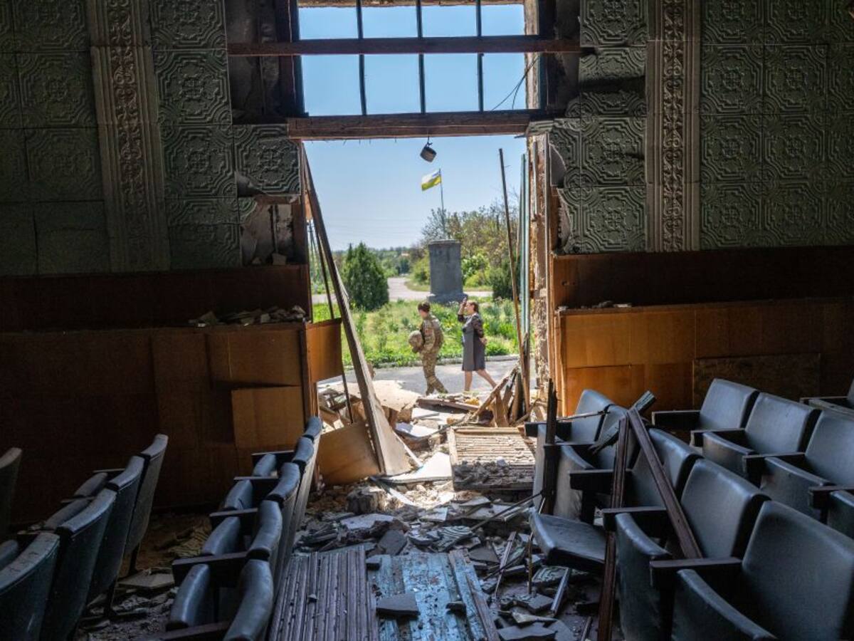 Ucrania confirma 60 muertos por ataque ruso en el este del país