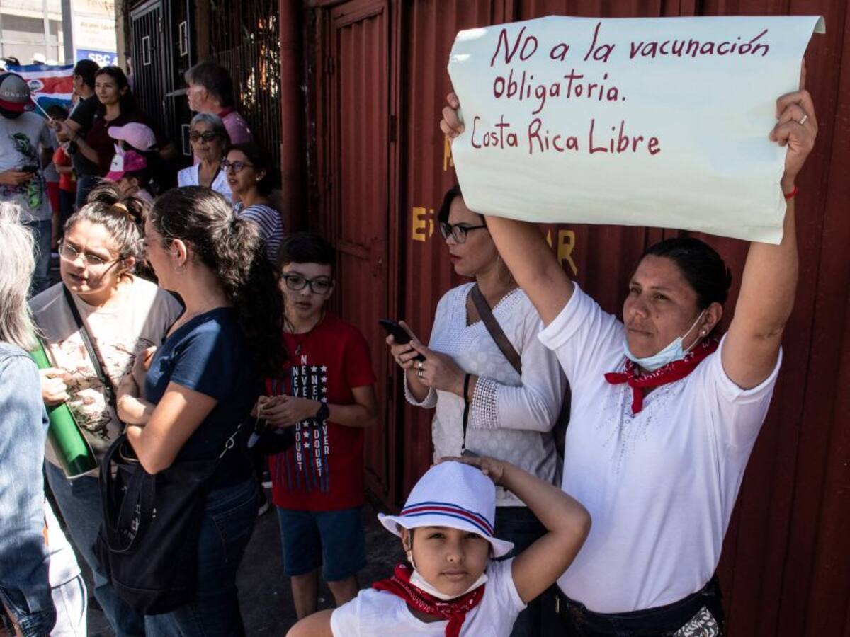 Grupo antivacunas 'invade' hospital de Costa Rica