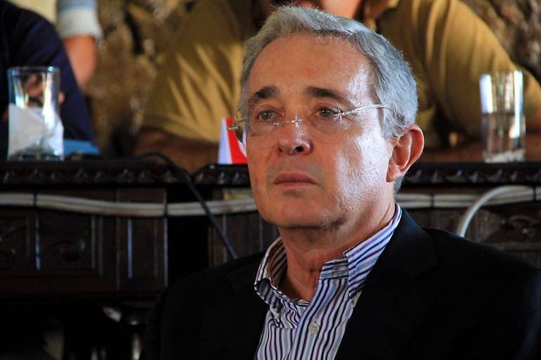 Senador Álvaro Uribe Vélez en Concejo municipal de Rionegro.
