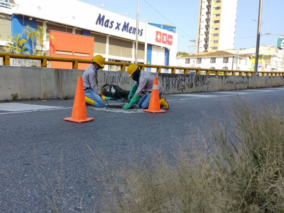 Reponen tapas robadas en sectores como la carrera 27