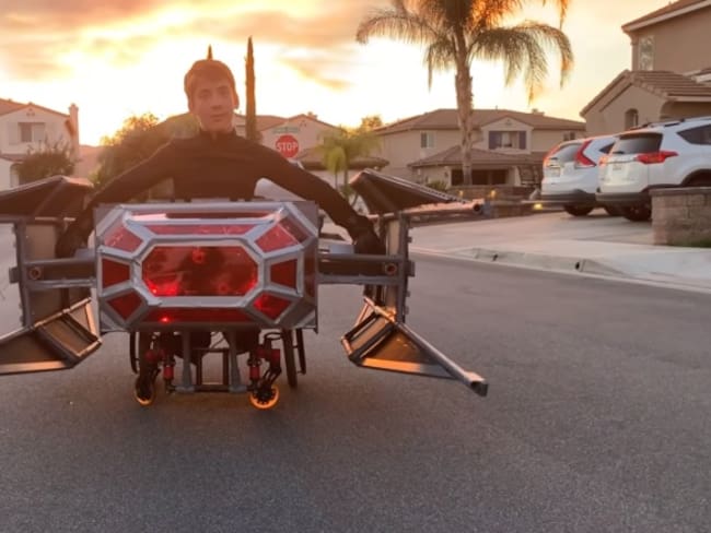 Niño en silla de ruedas se apoderó de las redes sociales con su disfraz