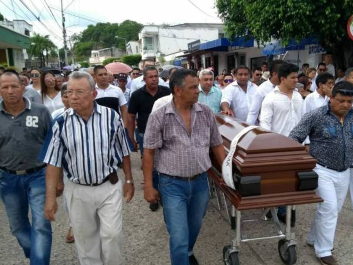 Sepelio de Andrés Tirado Farak uno de los geólogos asesinados en Antioquia
