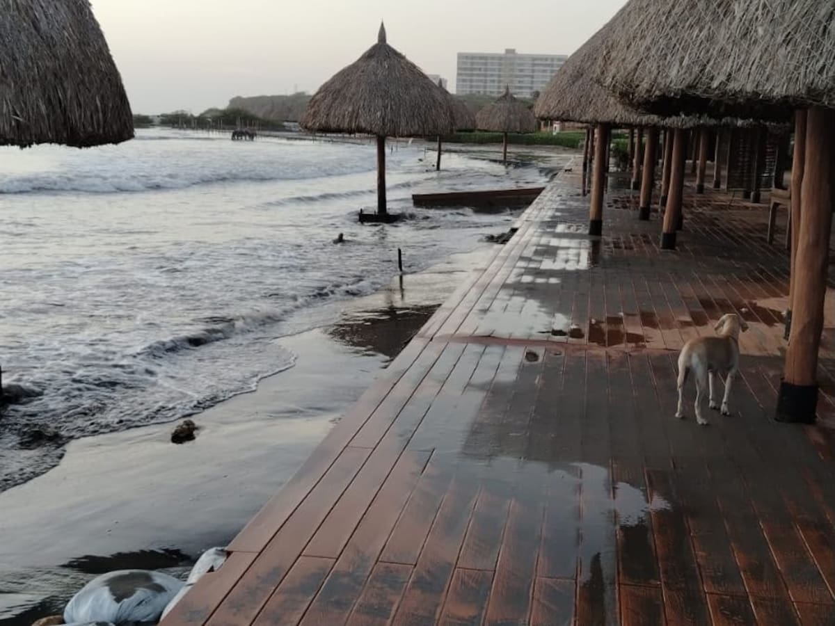 Erosión costera amenaza playas de Sabanilla, en el Atlántico: “El mar ya llegó a los comedores”