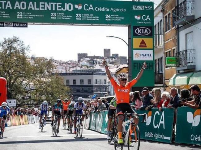 Sergio Higuita se impuso en la cuarta etapa de la Vuelta al Alentejo