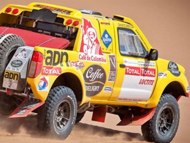 Dos autos colombianos finalizan por primera vez en el mismo Dakar