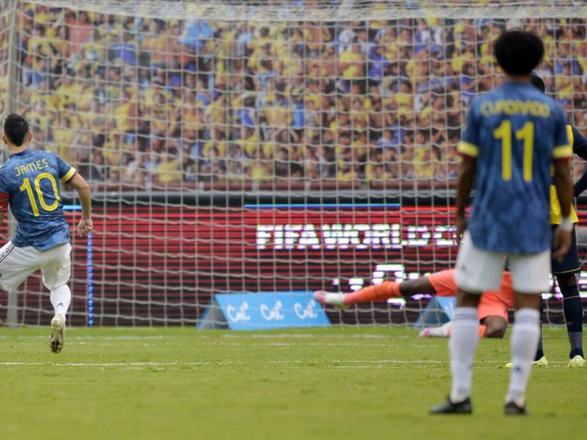 Por poco y no entra, así fue el gol de James Rodríguez con la selección