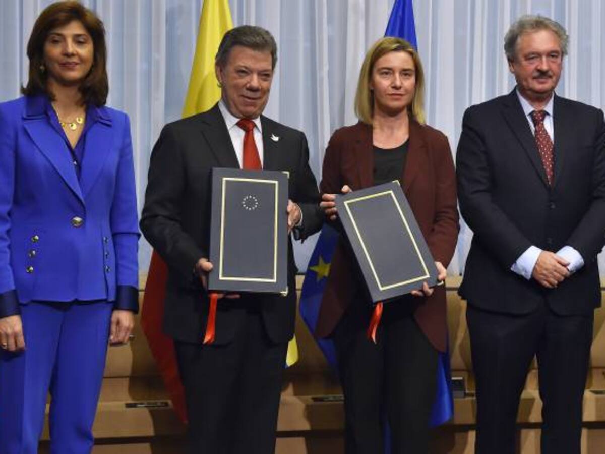 Santos destaca eliminación de "odiosa visa" a los colombianos