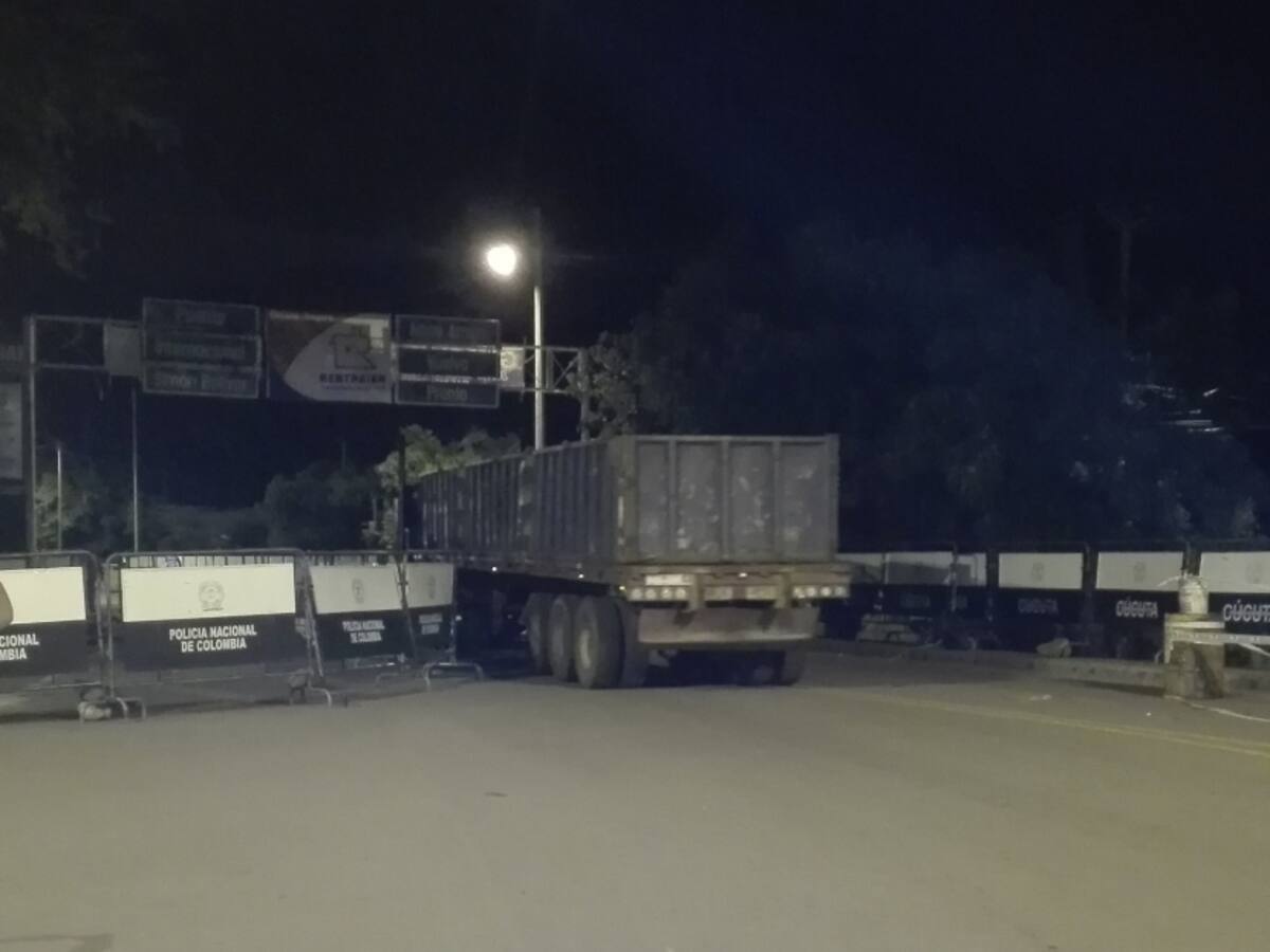 Venezuela anunció restablecer paso comercial por puente con Colombia