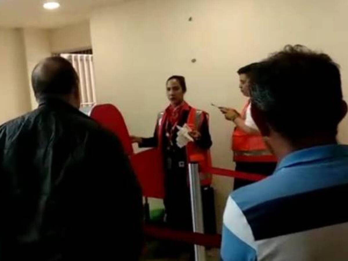 Protestas en el Cortissoz por cancelación de vuelo