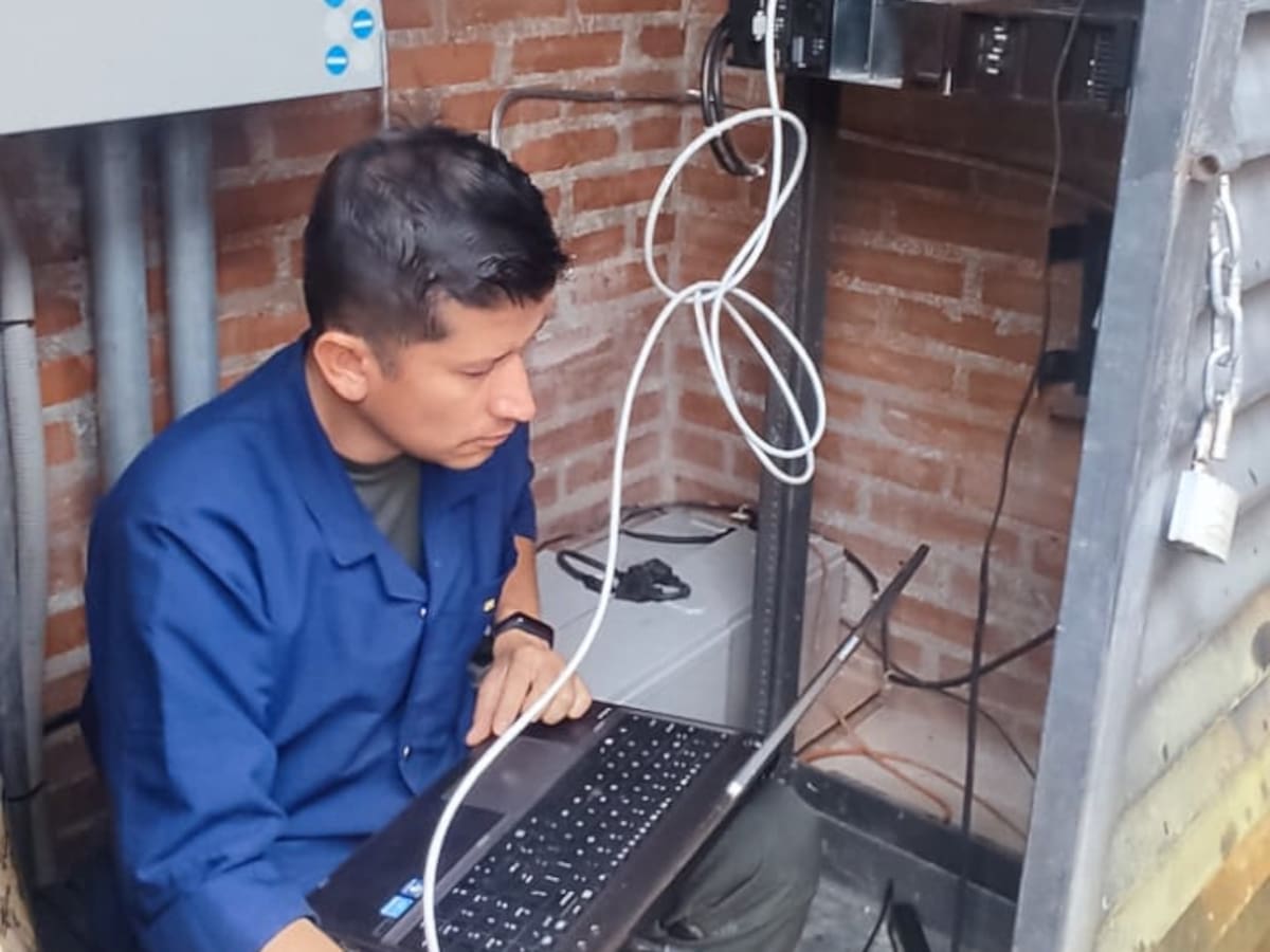 Policía del Tolima revisa señal de comunicaciones en zona de influencia Volcán del Ruiz
