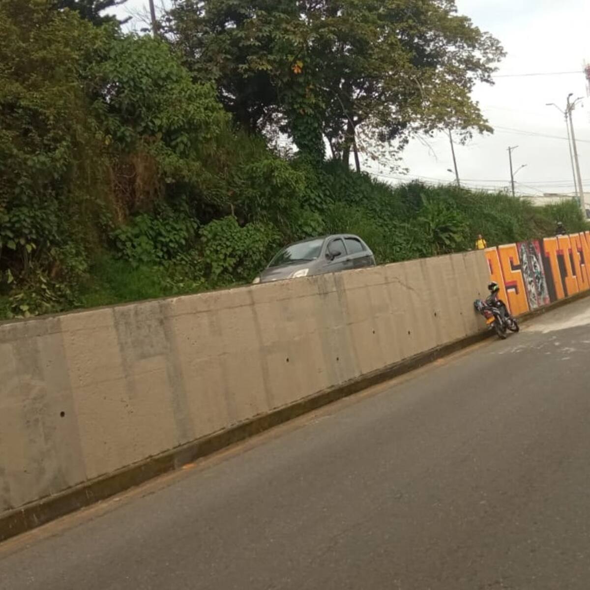 Mural de las ‘Las cuchas tiene la razón’ en Armenia, fue borrado parcialmente