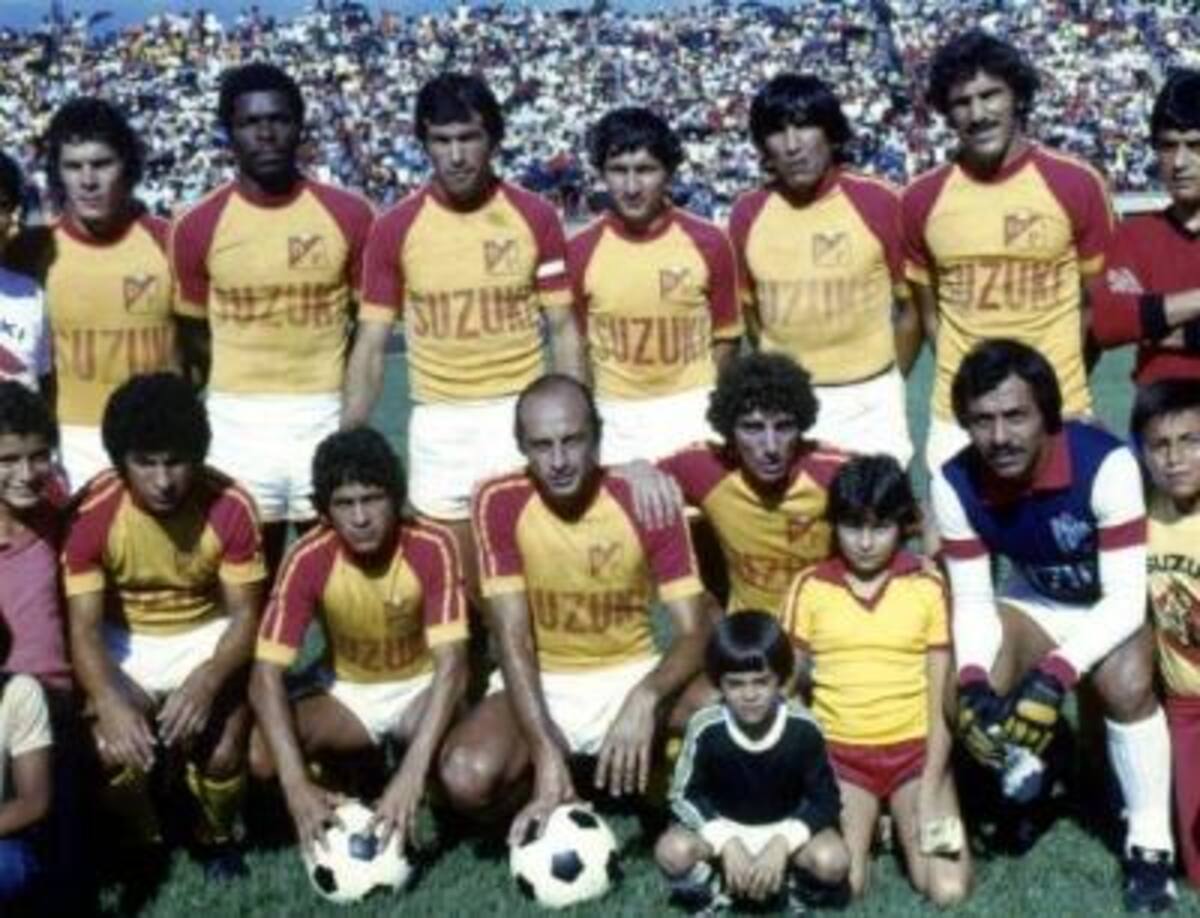 PEREIRA 1980DE PIE IZQ-DER: Contreras, Viafara, Sosa, Mincho Cardona, Quiroga, Perchy,ABAJO IZD-DER: Aguirre, Echeverry, Londero, Flaco Cierra, Vasco.