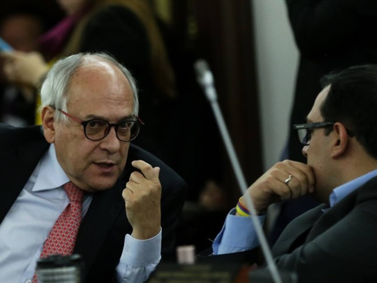 Definitivamente Santos es el hombre más mentiroso de la política: José Obdulio Gaviria