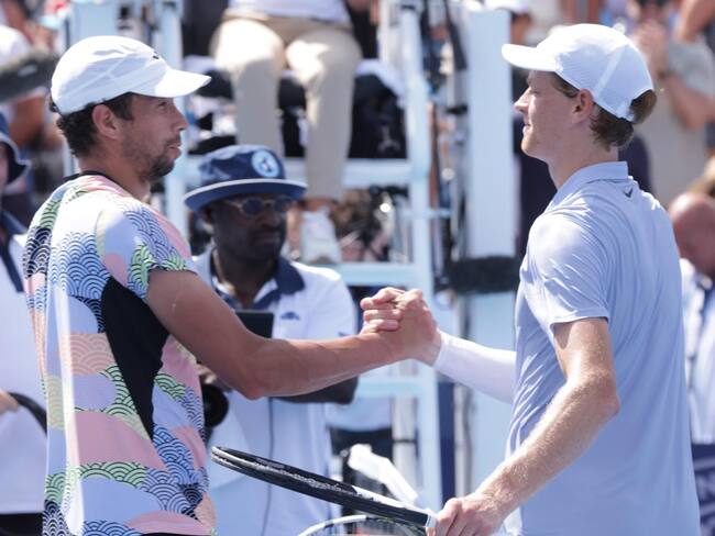 Daniel Galán y Jannik Sinner se saludan antes de su juego ante Cincinnati / EFE.