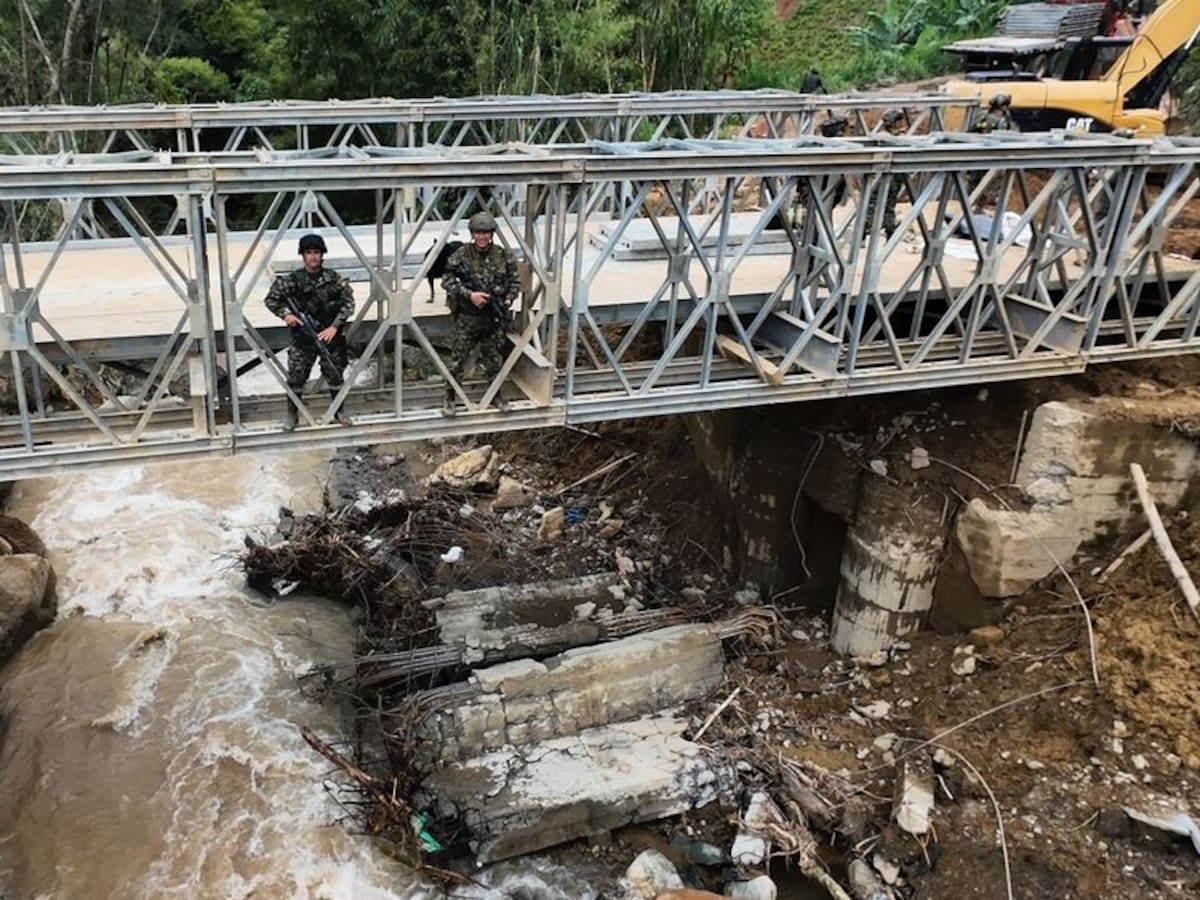Ejército instaló el puente de La Esperanza en el Cañón del Micay en Cauca