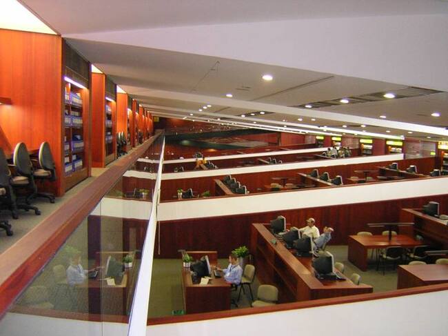 Interior de la biblioteca de EPM de Medellín