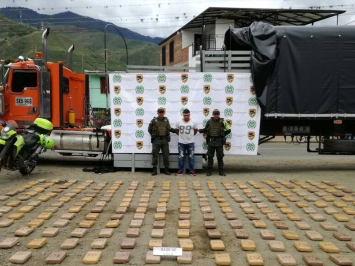 Incautan camión con 380 kilos de cocaína en la vía Buenaventura