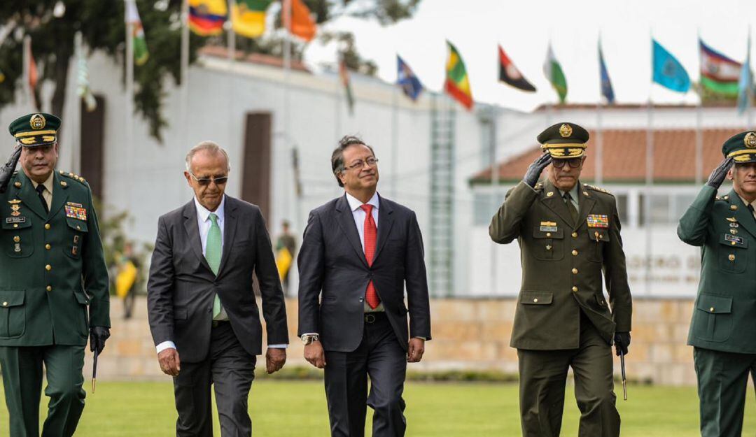 Presidente Gustavo Petro con Cúpula militar 