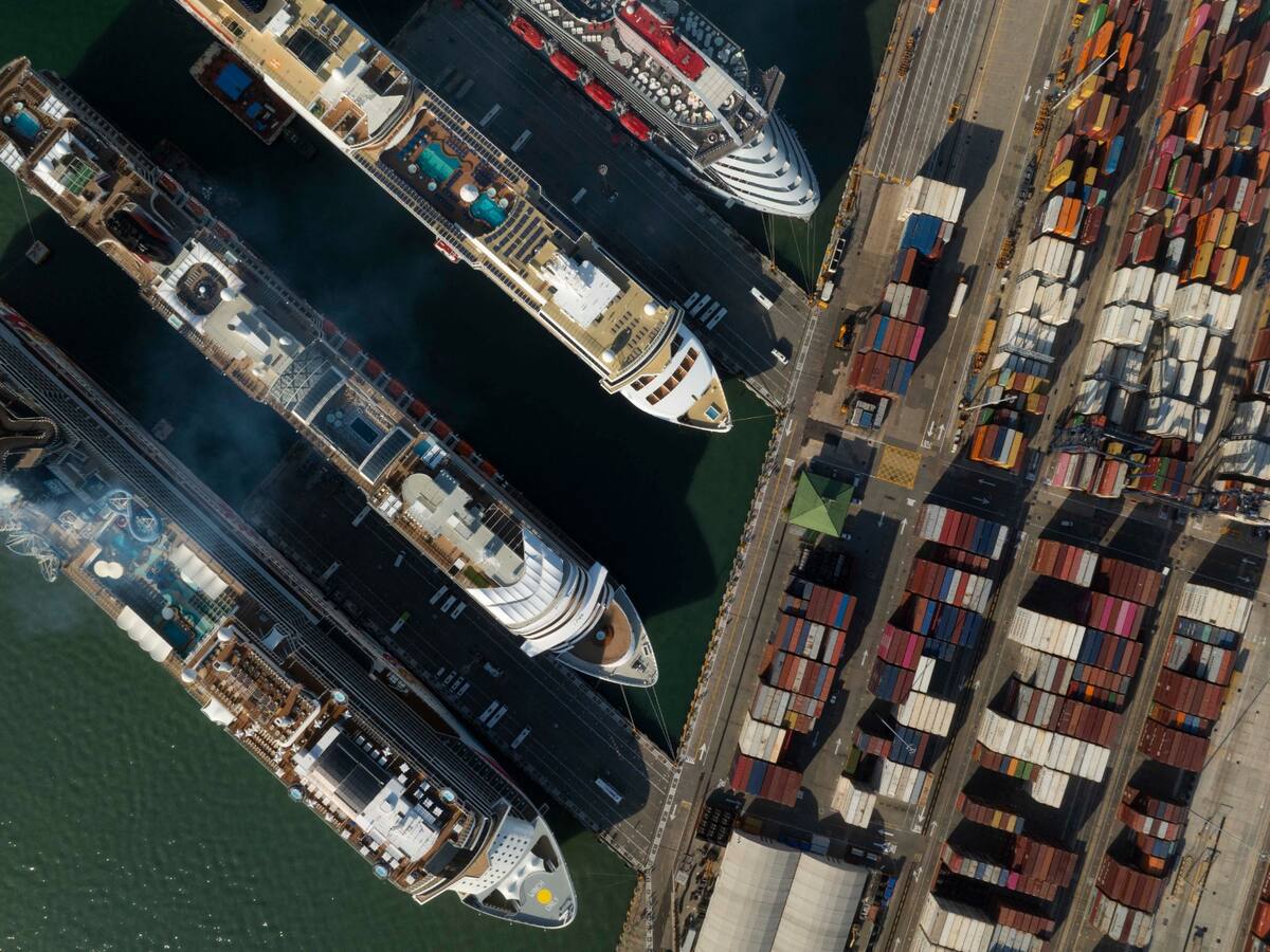 Cuatro cruceros engalanaron la bahía de Cartagena en una jornada histórica para el turismo marítimo
