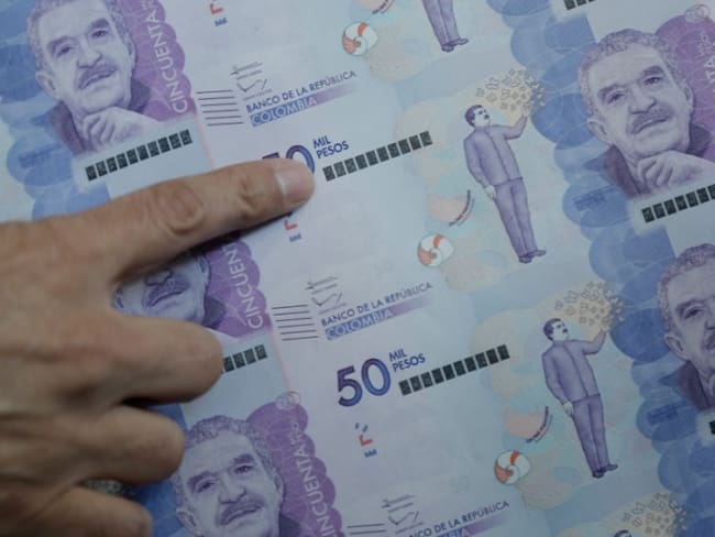 Banco de la República fabrica la nueva familia de billetes de los colombianos. 