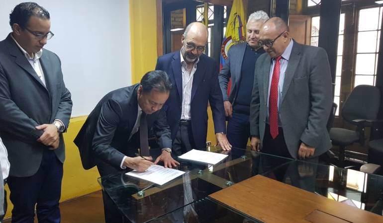 Firma del convenio interadministrativo del acueducto metropolitano.