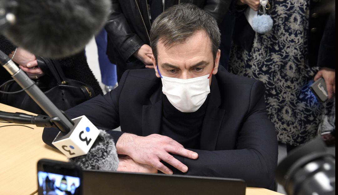 El ministro de sanidad francés, Olivier Véran, durante una vídeoconferencia.
