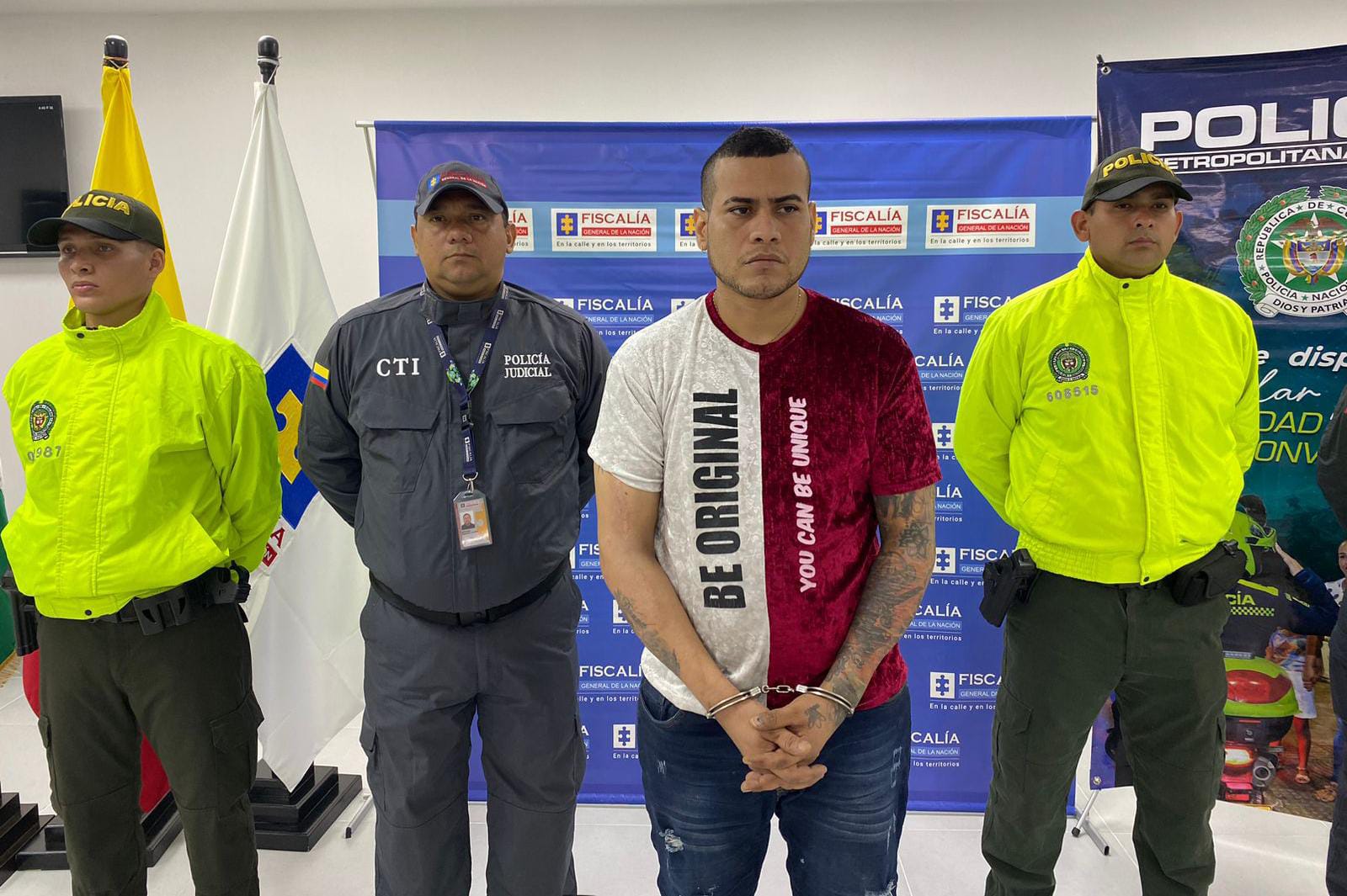 Este individuo es señalado de ser el presunto responsable del homicidio de Jaider Álvaro Chacón, el pasado 7 de agosto del año 2022, en el barrio San Luis de la comuna 6 de la capital huilense.