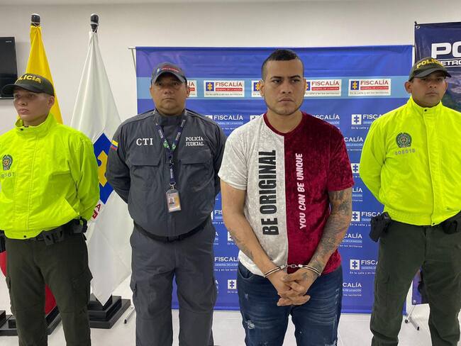 Este individuo es señalado de ser el presunto responsable del homicidio de Jaider Álvaro Chacón, el pasado 7 de agosto del año 2022, en el barrio San Luis de la comuna 6 de la capital huilense.