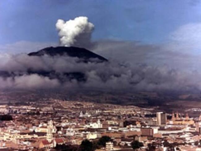Nueva erupción en el volcán Galeras. Evacuan las zonas aledañas