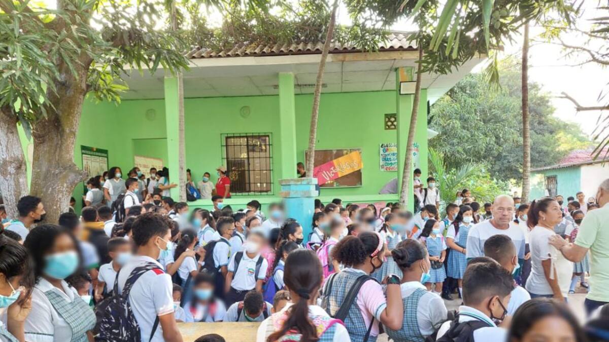 Se les baja el azúcar y se desmayan - estudiantes sin PAE en Malambo - Caracol Radio Barranquilla