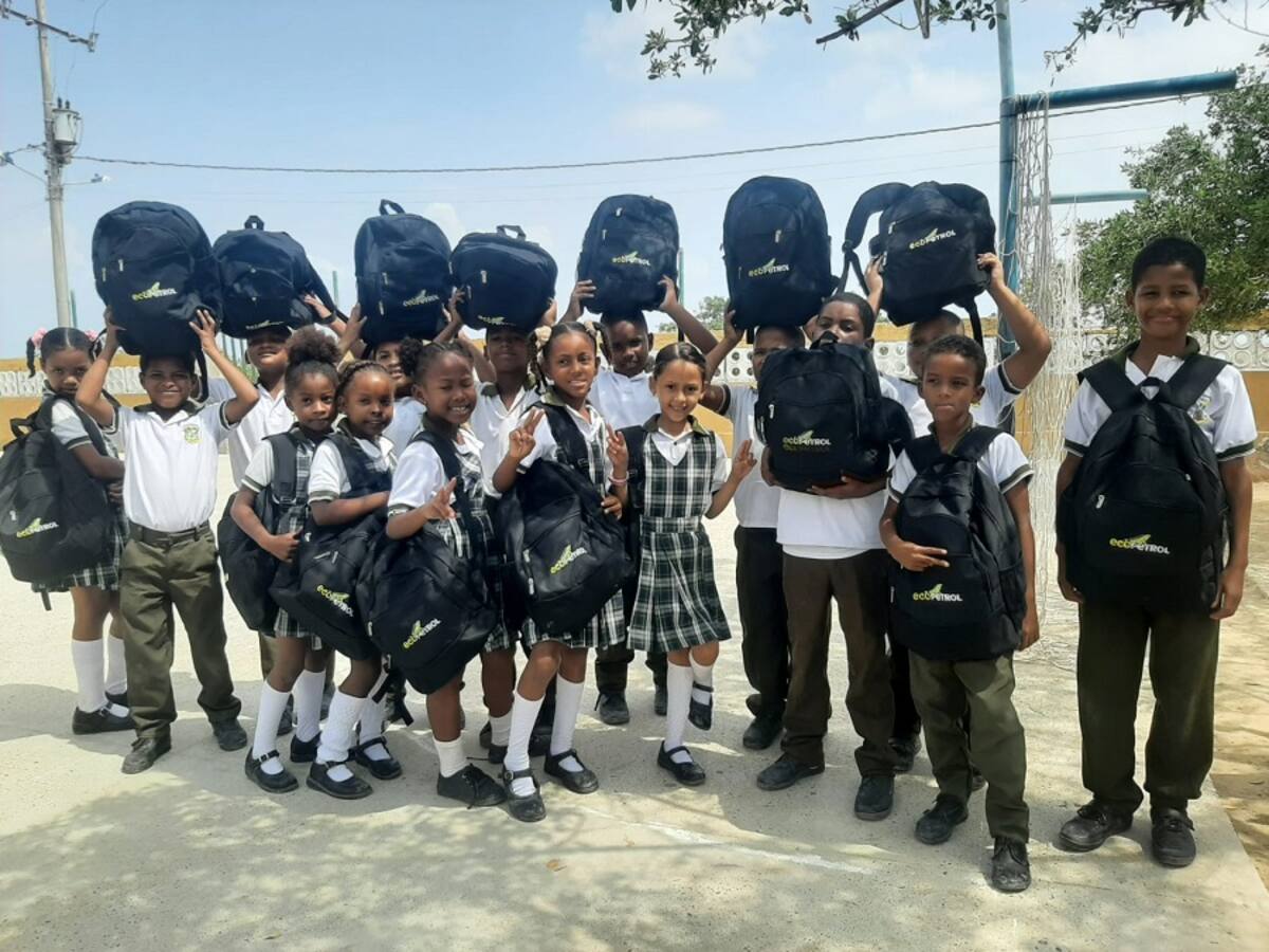8.000 kits y 9.400 unidades de mobiliario han sido entregadas en colegios de Cartagena