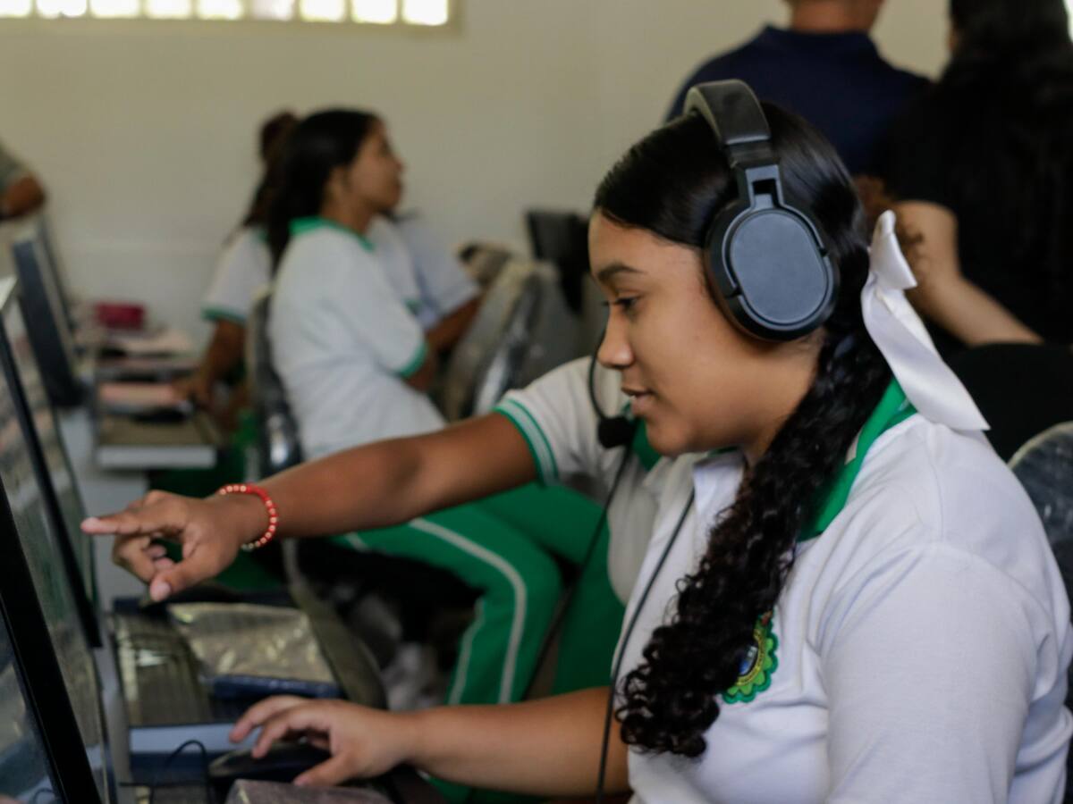 35 mil estudiantes de La Guajira reciben 27 aulas interactivas de la Gobernación