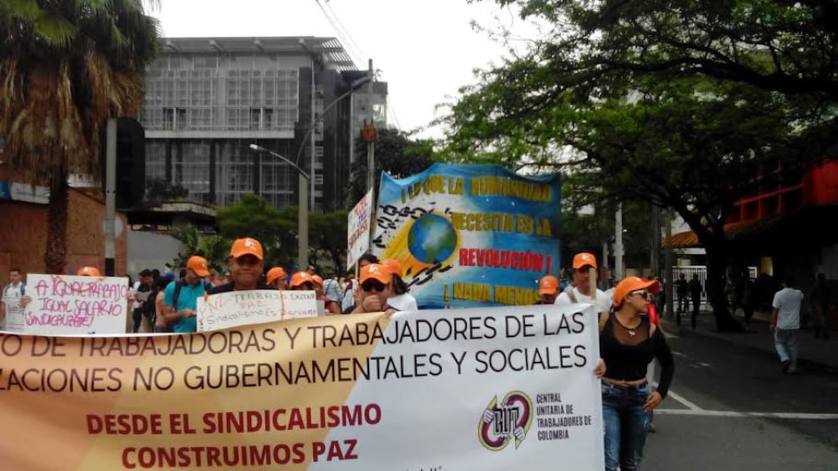 En la capital de Antioquia, cientos de personas salieron a las calles a exigir mejores condiciones laborales.
