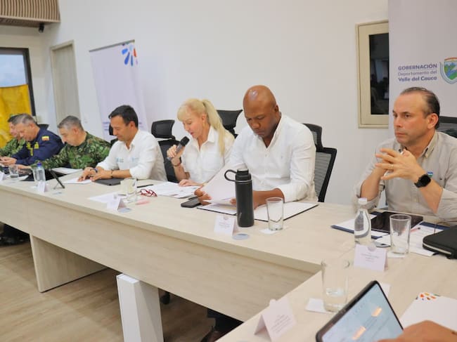 El alcalde de Cali, Alejandro Eder y la gobernadora del Valle, Dilian Francisca Toro, participaron en un Consejo de Seguridad que presidió Mindefensa en Palmira.