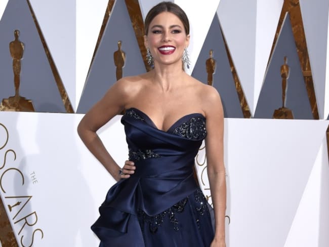 Sofía Vergara se destaca en la alfombra roja de los Premios Óscar