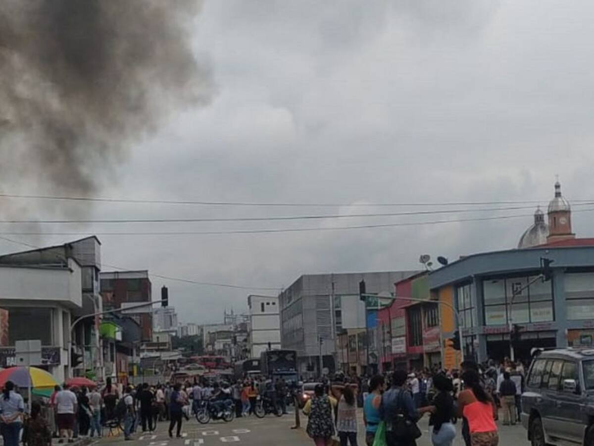 15 locales comerciales fueron consumidos por incendio en centro de Armenia