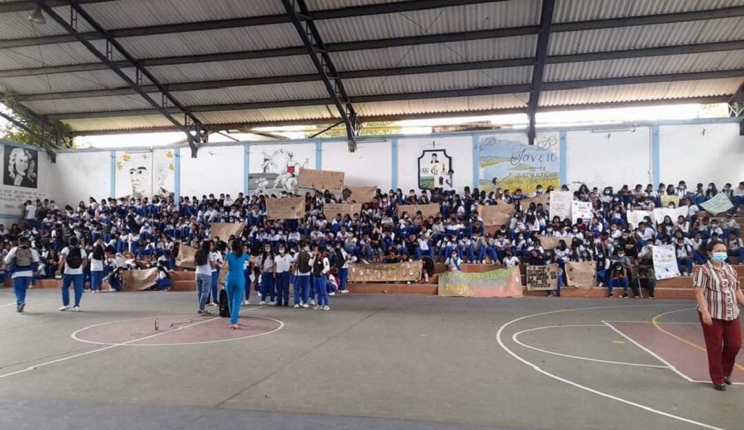 De acuerdo a las denuncias, los menores están expuestos a la inseguridad y los accidentes en motocicleta. 