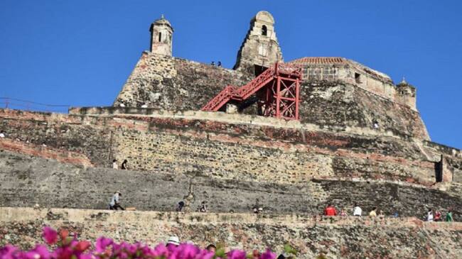 De lunes a viernes estará abierto al público desde las 7:00 am hasta las 5:30 pm, y los sábados y domingos de 7:00 a 10:00 am