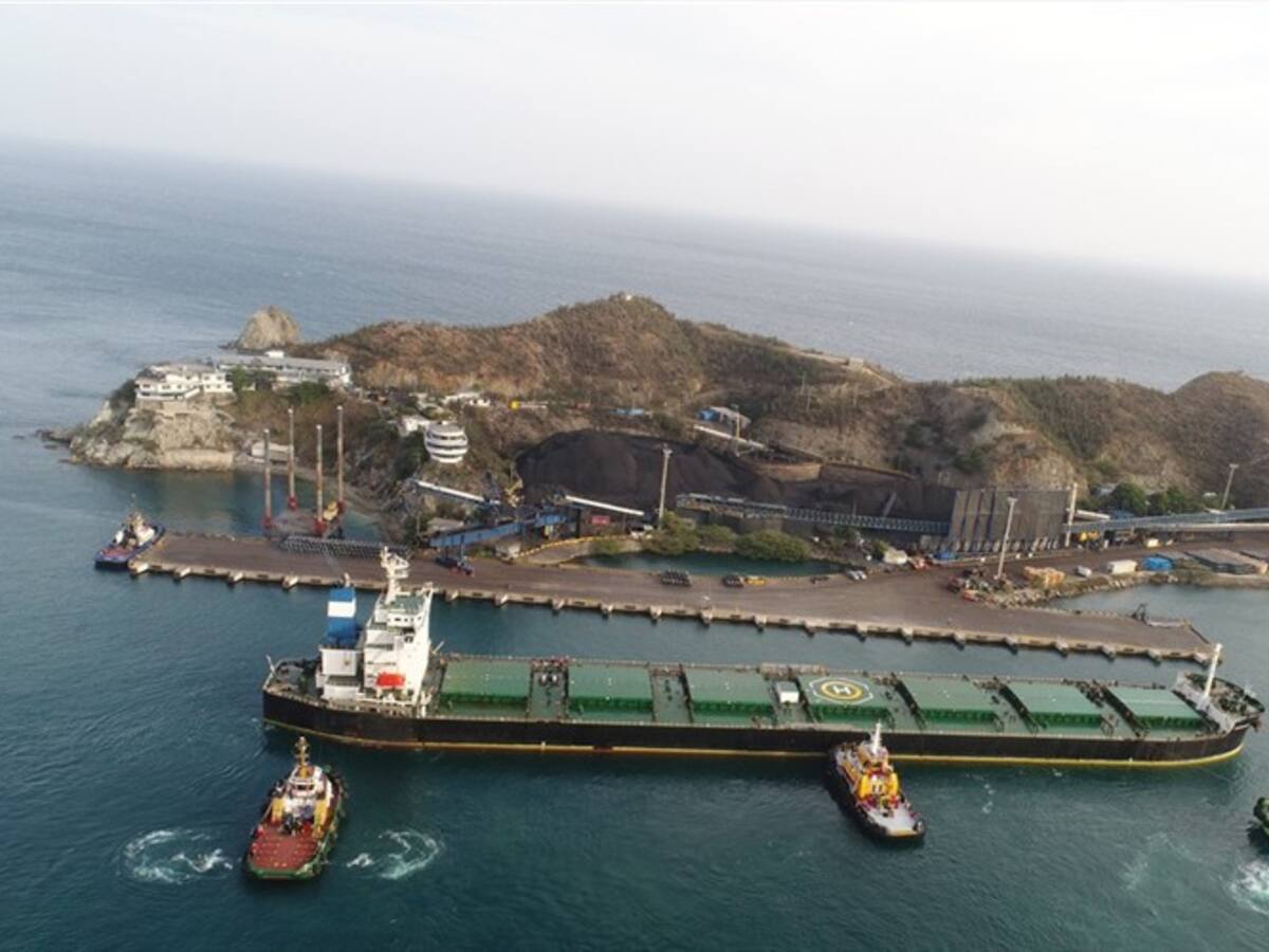 Arribó a Santa Marta el buque más pesado y con mayor carga en la historia de Colombia