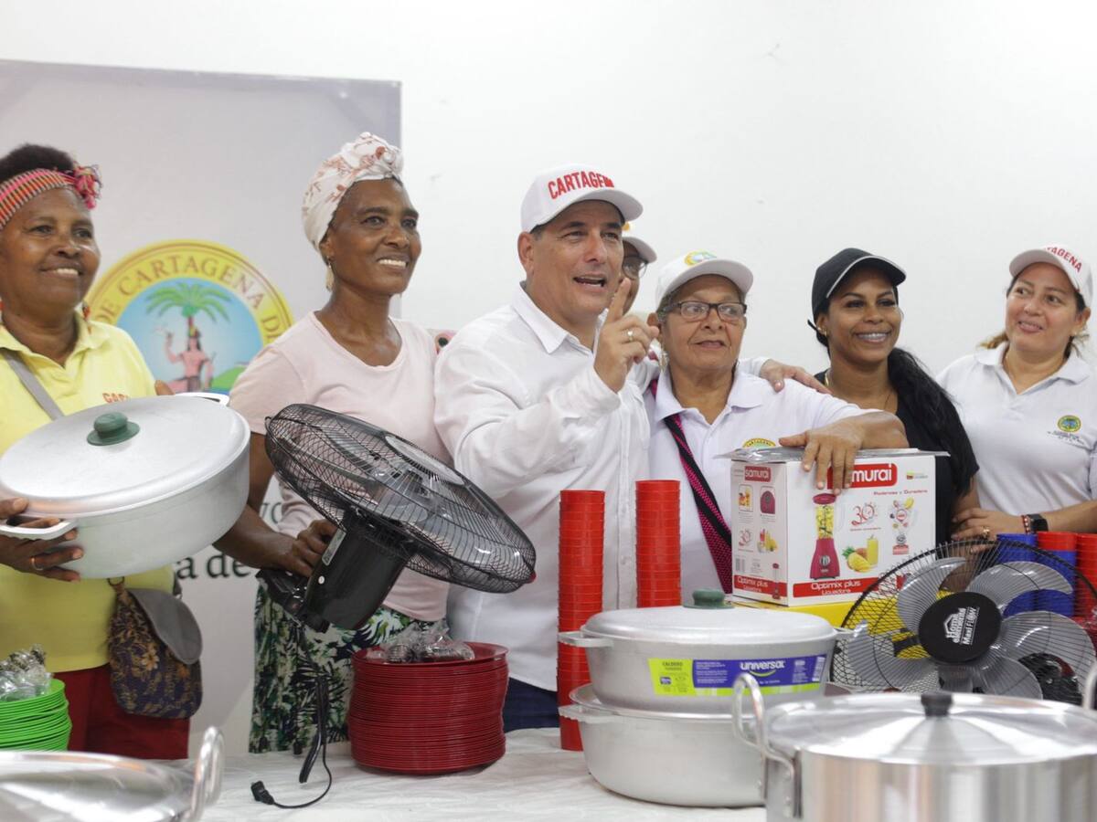 Grupos organizados de adultos mayores en El Pozón recibieron dotación del distrito