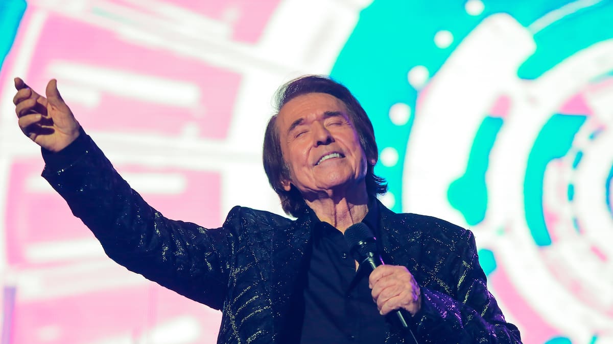 Raphael, a sus 80 años, le canta a la Victoria: “A mi carrera, a mi familia y al público”
