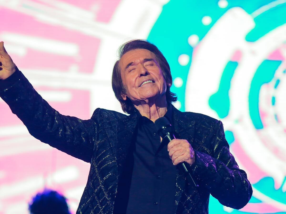 Raphael, a sus 80 años, le canta a la Victoria: “A mi carrera, a mi familia y al público”