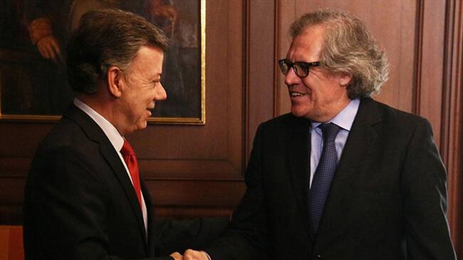 Juan Manuel Santos, el Secretario General de la OEA, Luis Almagro. Foto: (Foto: Presidencia de la República/Colprensa)