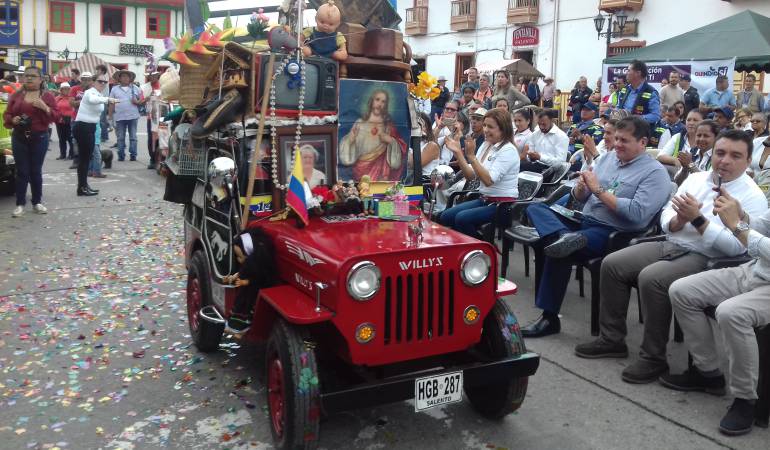 Todos los días 5:45, 6:48, 7:48 y 8:45 a.m. escuche la información local en Caracol Radio 