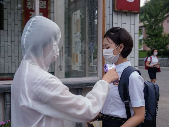 Controles de temperatura en Corea del Norte ante la pandemia del COVID-19.               Foto: Getty 
