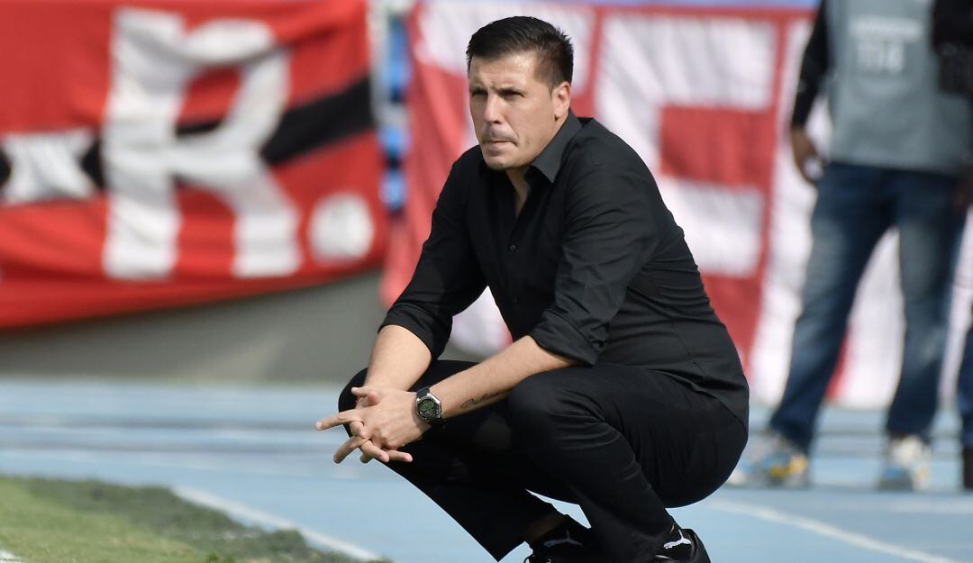 Juan Cruz Real, técnico argentino que estaría cerca de llegar a un nuevo equipo en Colombia