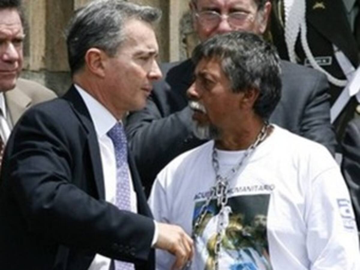 El profesor Moncayo entuteló al presidente Uribe