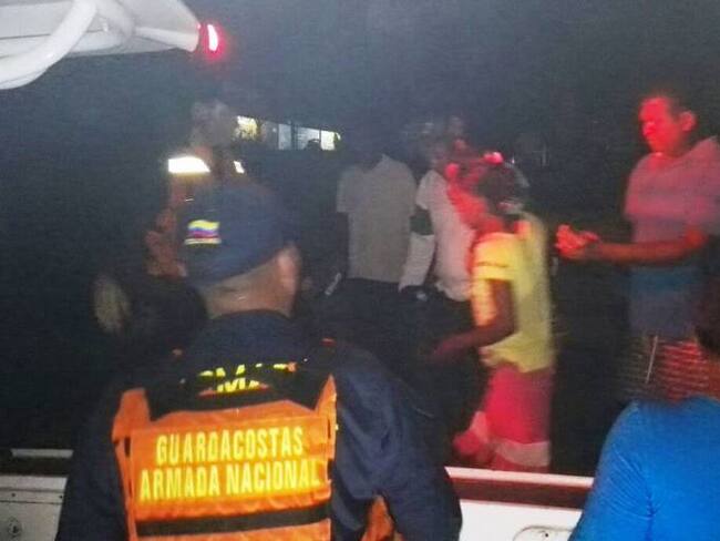 Armada Nacional evacúa mujer con dificultades médicas de las Islas del Rosario