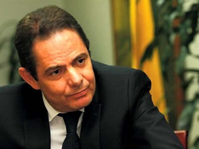 Vargas lleras critica a “excomisionados fracasados enemigos de la paz”
