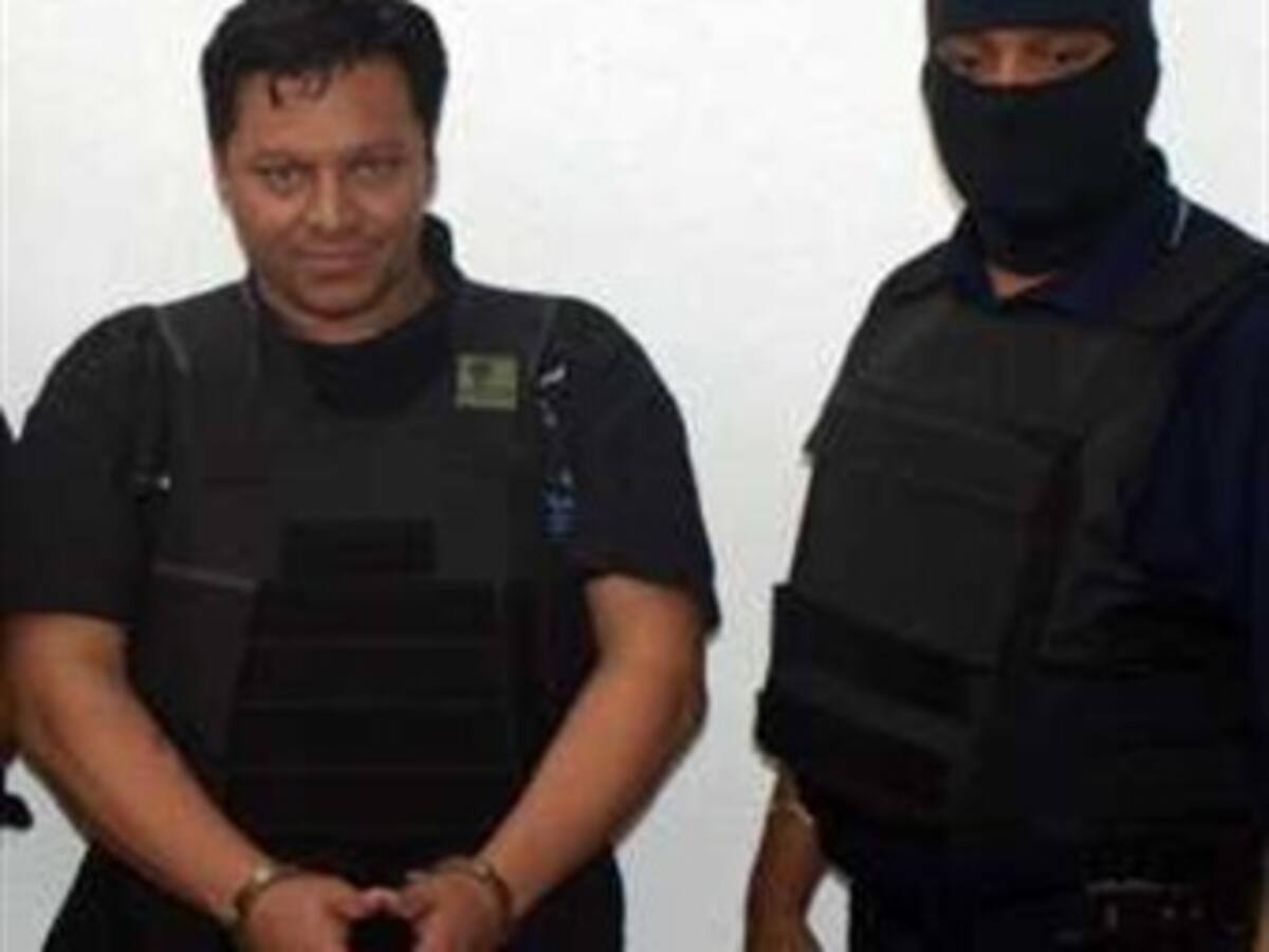 Pastor boliviano que secuestró avión en México enfrenta nuevos cargos